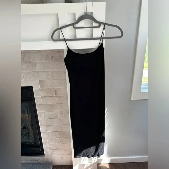 Wilfred Dress (Aritzia) - Picture 1 of 3